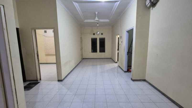 rumah di mulyosari prima row jalan depan 3 mobil lebih