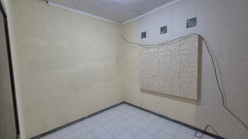 rumah di mulyosari prima row jalan depan 3 mobil lebih
