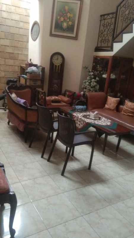 rumah dijual di ketintang akses mudah lokasi emas