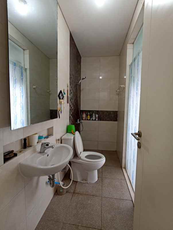 rumah dijual grand pakuwon adelaide surabaya barat