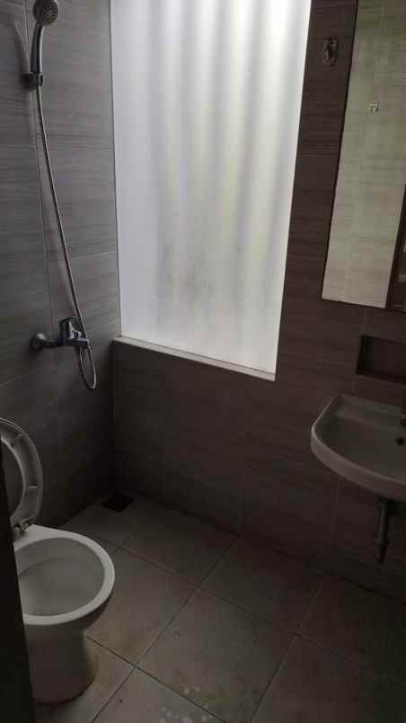 rumah dijual grand pakuwon tandes surabaya barat