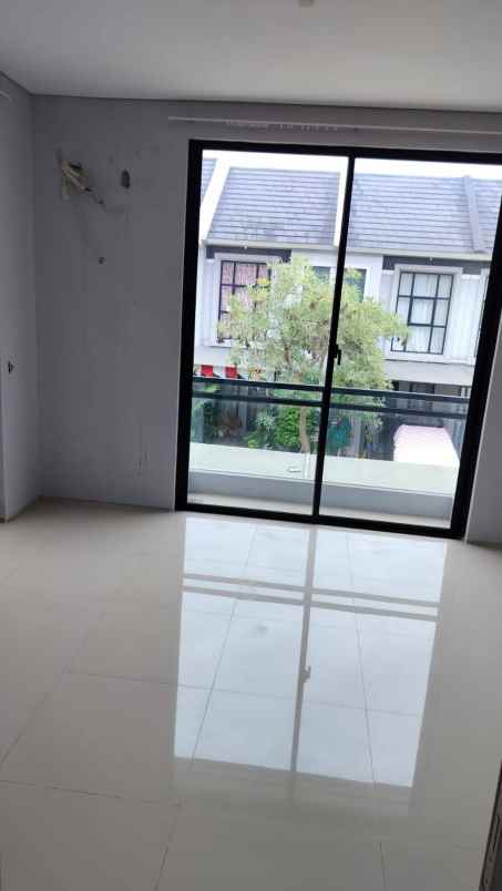 rumah dijual grand pakuwon tandes surabaya barat