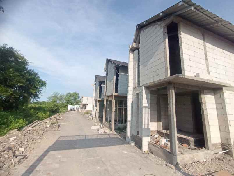 rumah elegan dekat upn di rungkut surabaya jawa timur