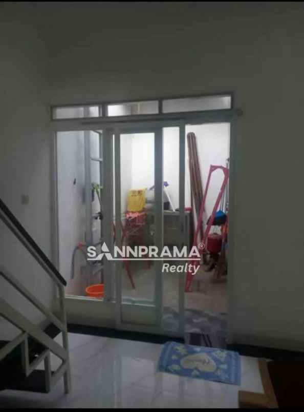 rumah hook di perumahan bella casa depok imelin