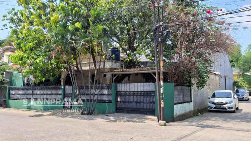 rumah hook luas di komplek pekayon bekasi ash