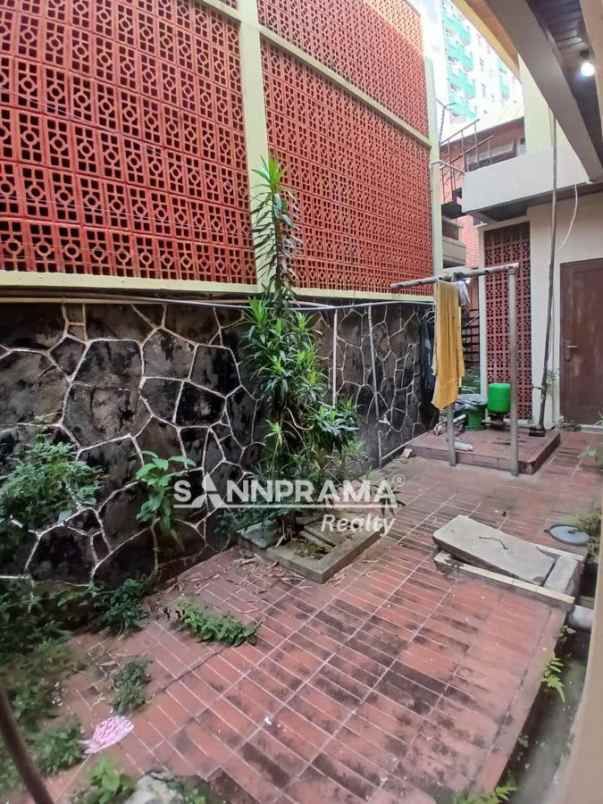 rumah hook paseban salemba jakpus imelin