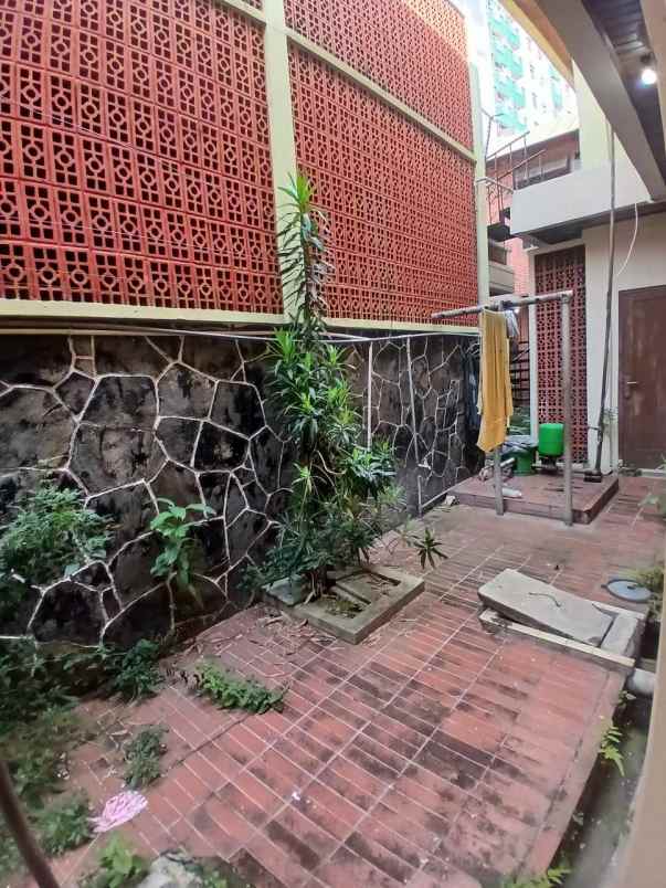 rumah hook terawat di salemba tengah jakarta pusat