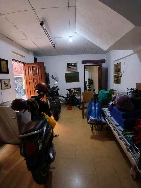 rumah hook terawat di salemba tengah jakarta pusat
