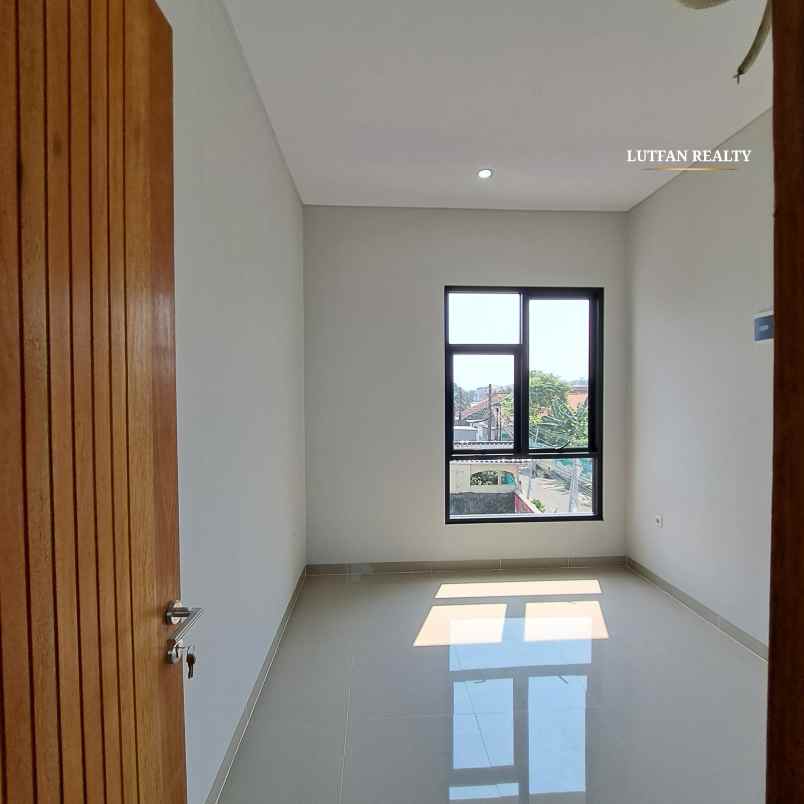 rumah jagakarsa dalam cluster dekat tol brigift