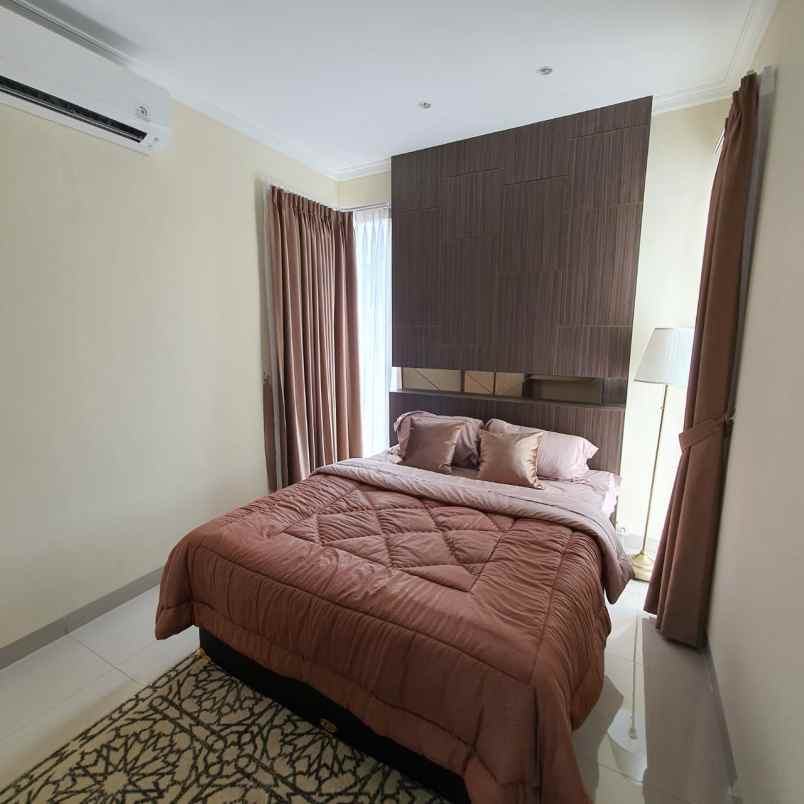 rumah jalan raya kranggan