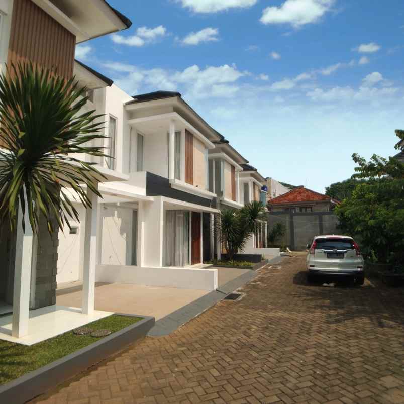 rumah jalan raya kranggan