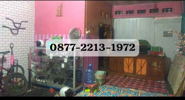 rumah kios di sayap ters buah batu