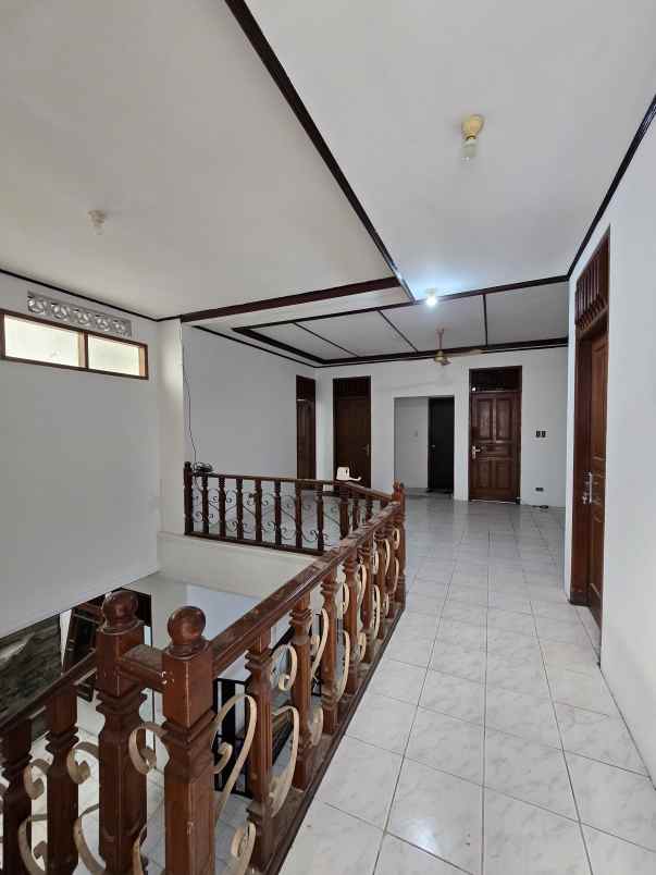 rumah lama cocok untuk kosan di cempaka putih jakpus