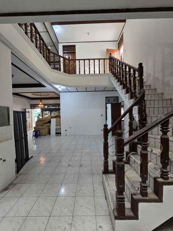 rumah lama cocok untuk kosan di cempaka putih jakpus