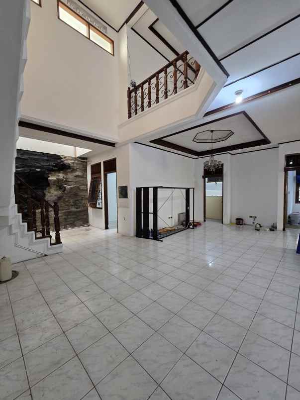 rumah lama cocok untuk kosan di cempaka putih jakpus