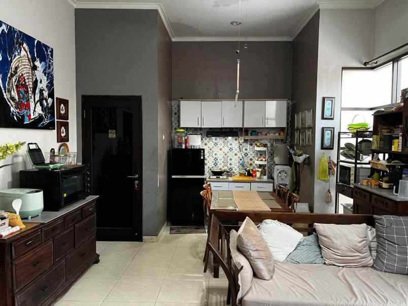 rumah lombok surabaya pusat strategis cocok buat usaha