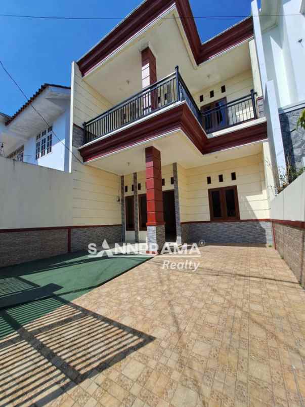 rumah luas 2 lantai beji timur bbgrin