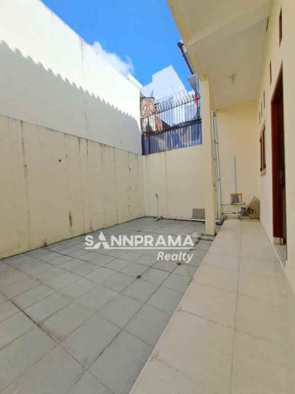 rumah luas 2 lantai beji timur bbgrin