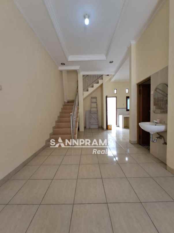 rumah luas 2 lantai beji timur bbgrin
