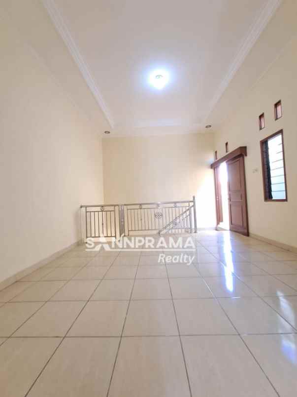 rumah luas 2 lantai beji timur bbgrin