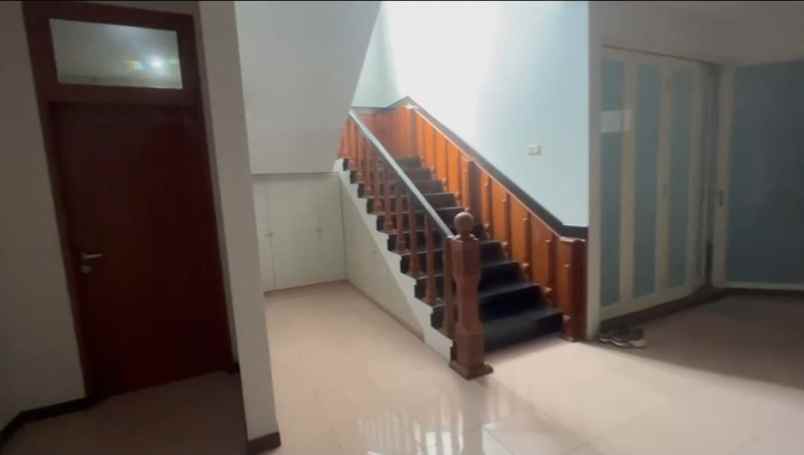 rumah manyar kartika strategis