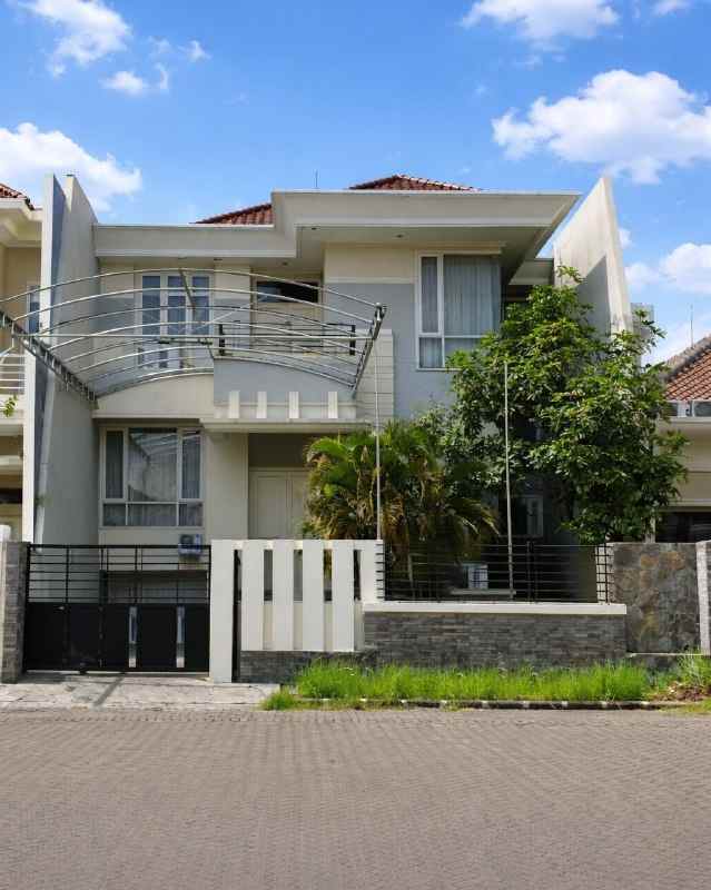 rumah manyar kertoadi strategis