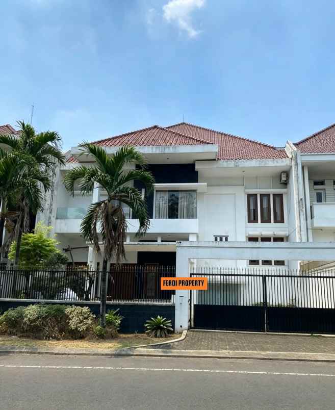 rumah mewah 3 lantai bulevard kota wisata cibubur