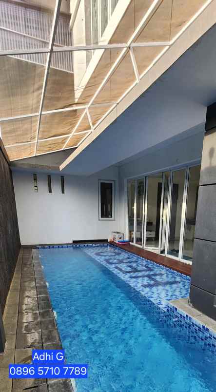 rumah mewah ada kolam renang di setiabudi bandung