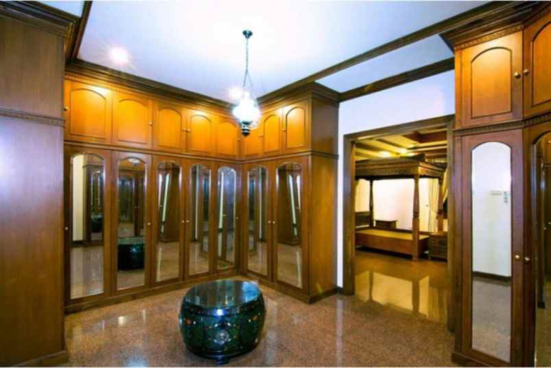 rumah mewah di jln ampera cilandak jakarta selatan