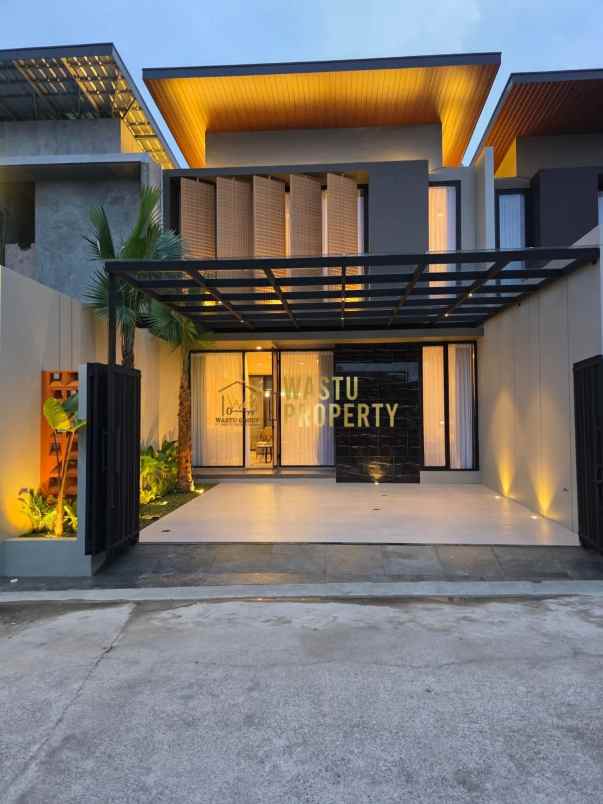 rumah mewah siap huni 2 lantai di maguwoharjo sleman