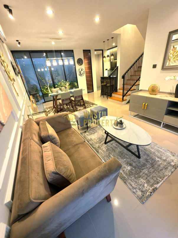 rumah mewah siap huni 2 lantai di maguwoharjo sleman