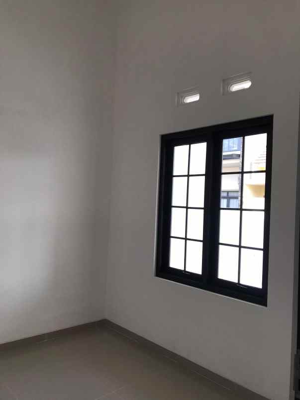 rumah minimalis modern dekat bandara abd saleh