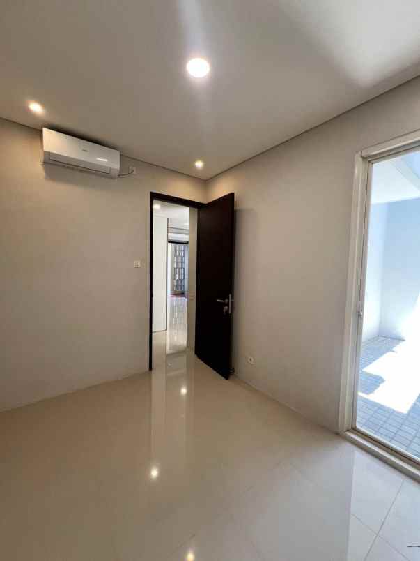 rumah mocca vrbana dian istana sby barat