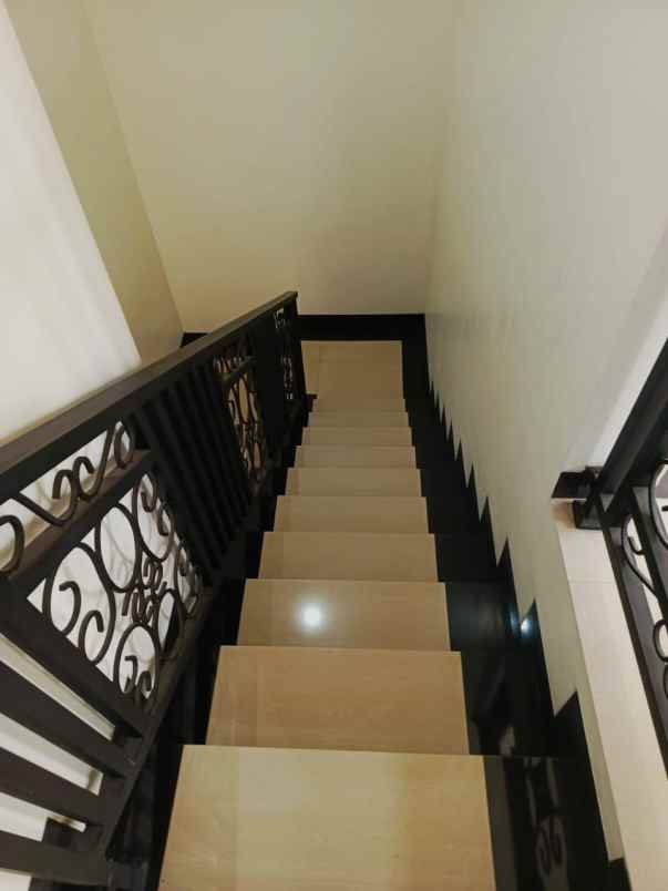 rumah modern klasik di kebagusan pasar minggu jaksel