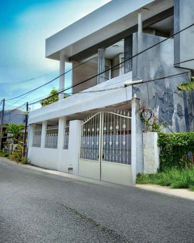 rumah mulyosari strategis row jalan 2 mobil