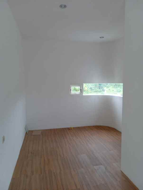 rumah murah cantik minimalis 2 lantai di pakis malang