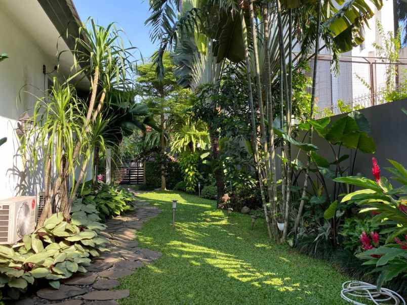 rumah nyaman di dalam perumahan bintaro sektor 9