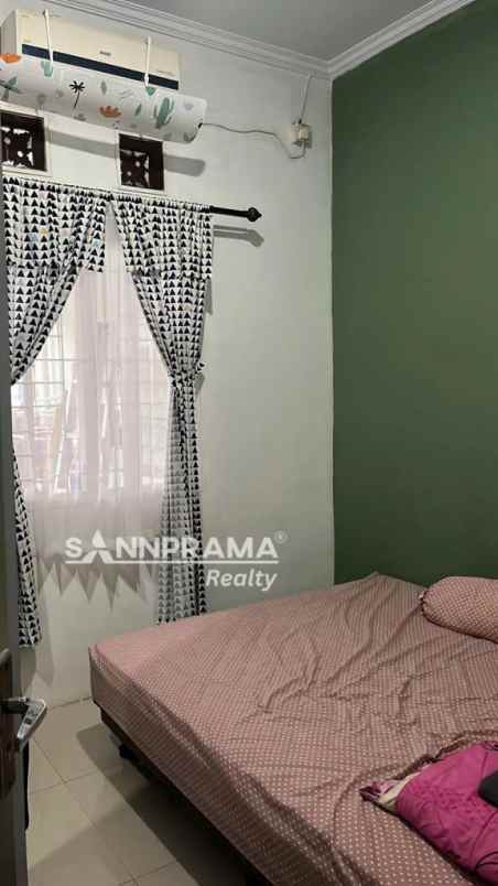 rumah pojok di kav dpr serua bojongsari depok ash