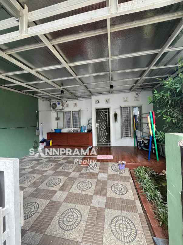 rumah pojok di kav dpr serua bojongsari depok ash