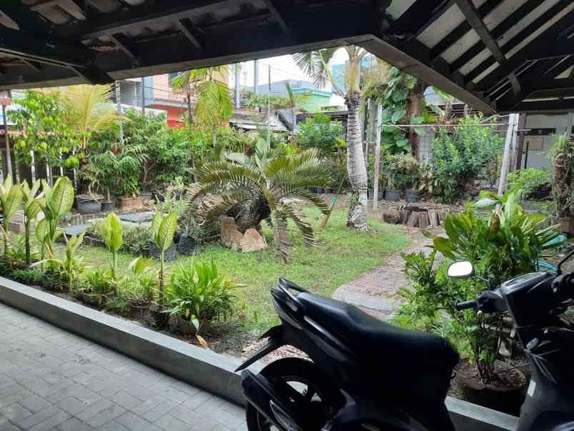 rumah raya kutisari selatan i strategis row 3 mobil