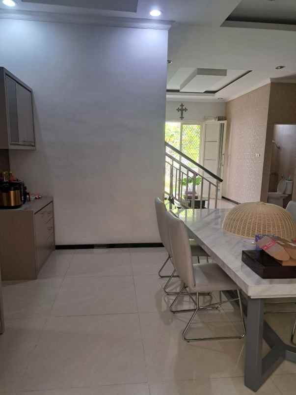 rumah san antonio row jalan 3 mobil