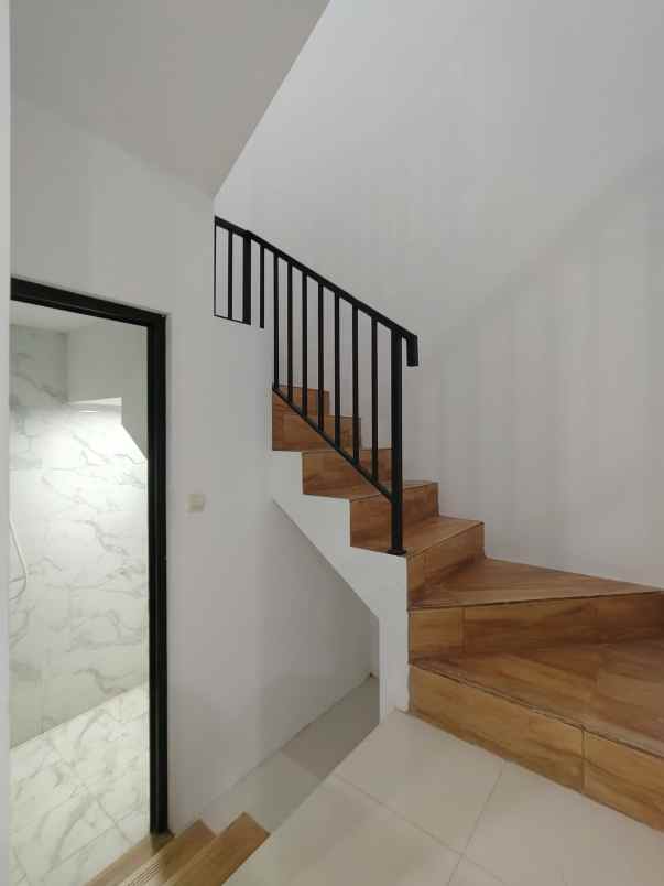 rumah second dalam cluster di cilangkap jaktim