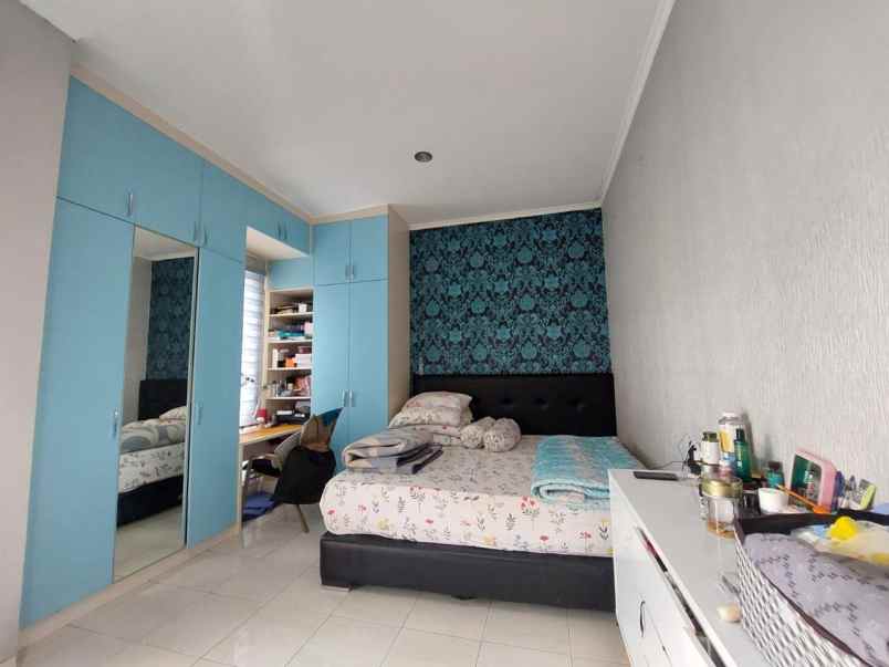 rumah second dalam cluster di harapan indah bekasi