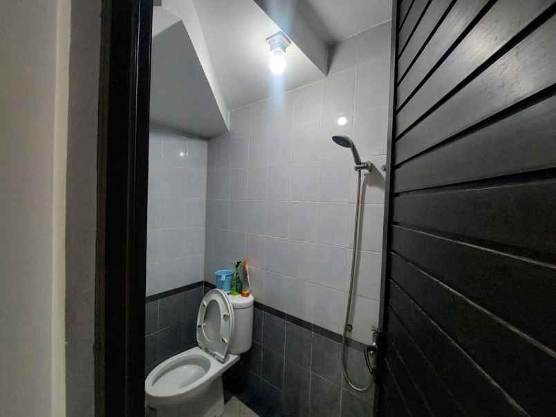 rumah second dalam cluster di harapan indah bekasi