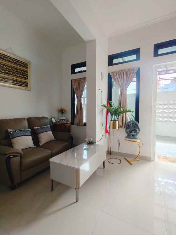 rumah secondary 2 lantai di rawamangun jaktim