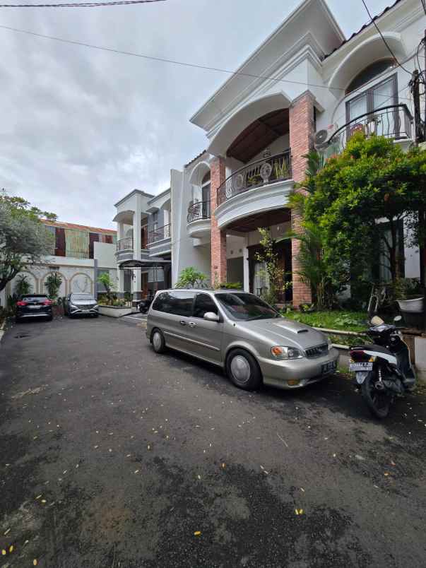 rumah secondary dalam townhouse di pondok bambu