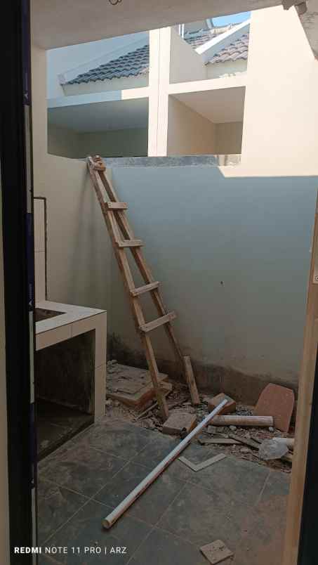 rumah seken 1 lantai baru setahun di permata cimanggis