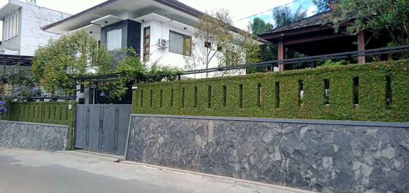 rumah serasa villa view kota bandung di bojongkoneng