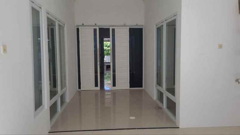 rumah siap huni di pondok chandra dekat club house