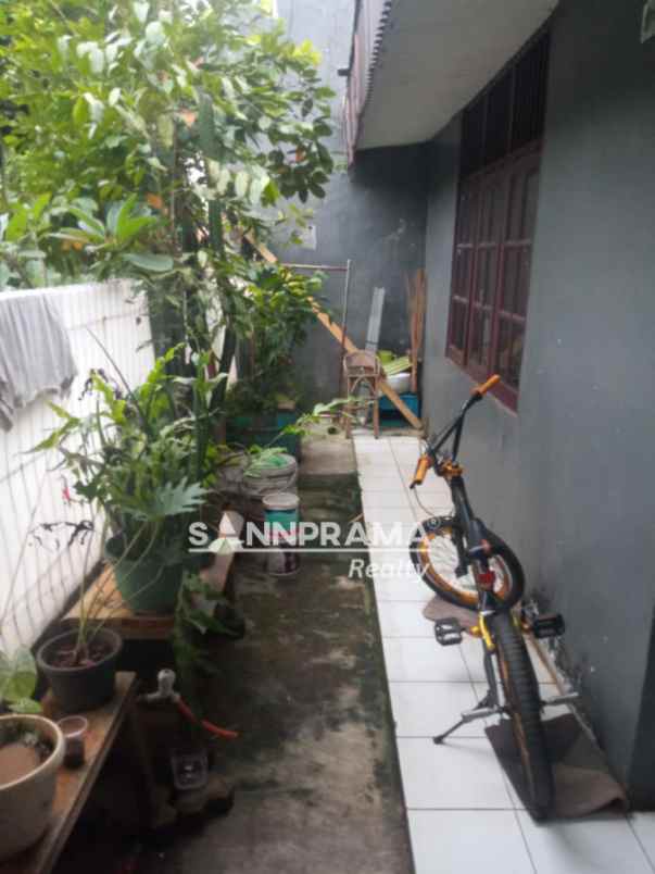 rumah strategis di perumnas depok 1 imelin